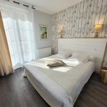 Hotel De Charme & Cosare Sur La Promenade Bord De 20m De La 3*