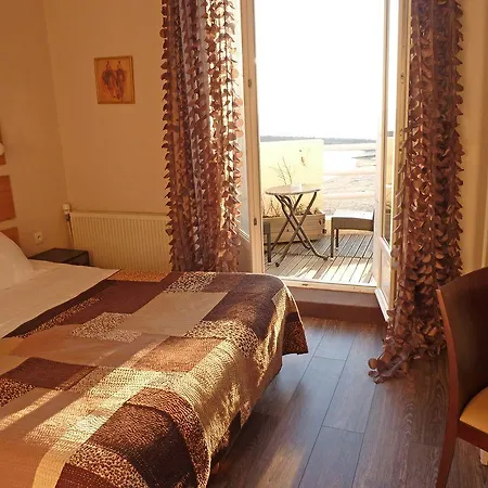 Hotel De Charme & Cosare Sur La Promenade Bord De 20m De La 3*