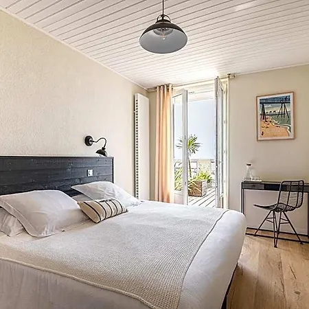 Hotell De Charme & Cosare Sur La Promenade Bord De 20m De La 3*