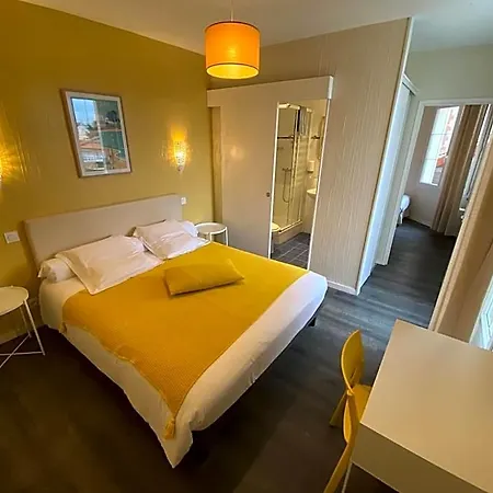 De Charme & Cosare Sur La Promenade Bord De 20m De La Hotel 3*